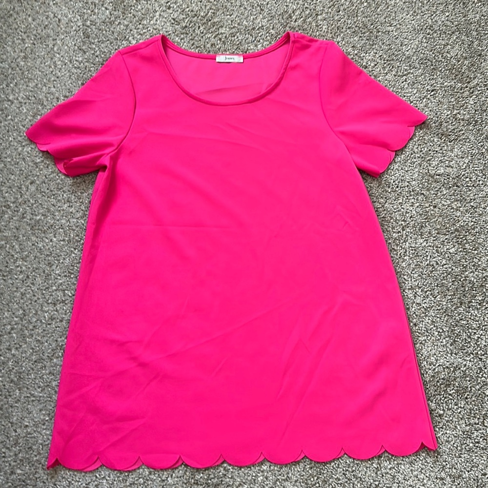 Hot Pink boutique scalloped top. Size S